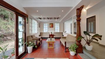 Área de estar no saguão