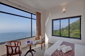 Suite familiar, vistas a la montaña | Ropa de cama de alta calidad y edredones de plumas