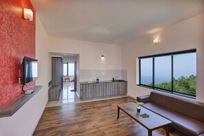 Family Σουίτα, Θέα στο Βουνό | Καθιστικό | Τηλεόραση LED 34 ιντσών με δορυφορικά κανάλια