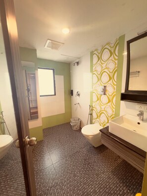 Family Suite, Mountain View | Bathroom | Shower, free toiletries, towels, shampoo