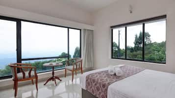 Suíte família, vista para a montanha | Roupas de cama premium, edredons de pluma