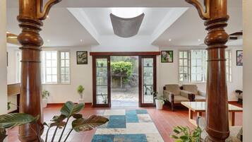 Pintu masuk interior