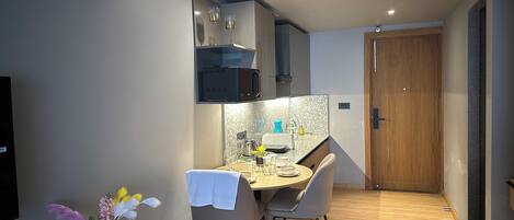 Superior Studio, Balcony, City View | Private kitchen | Mini-fridge, microwave, stovetop, cookware/dishes/utensils