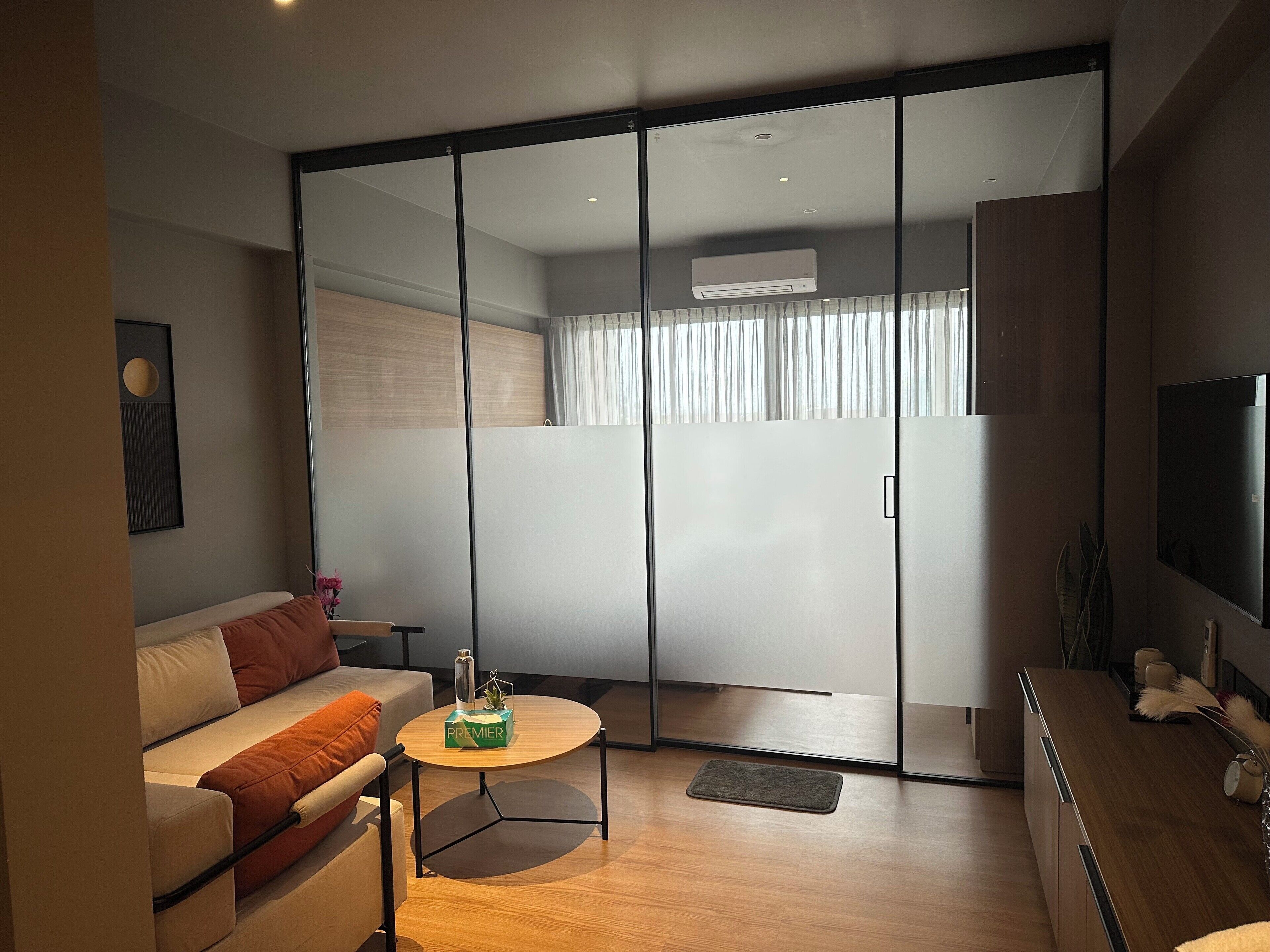 Studio Supérieur, balcon, vue ville | Coin séjour