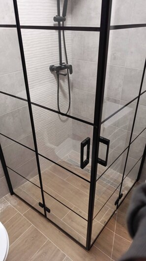Shower, hair dryer, towels, soap - Cozy 1-bedroom apartment in charming Split with AC (Split)