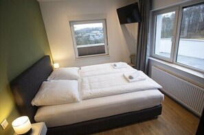 1 bedroom, free WiFi, bed sheets - Q-Stall, Apartment 01 (Brilon)