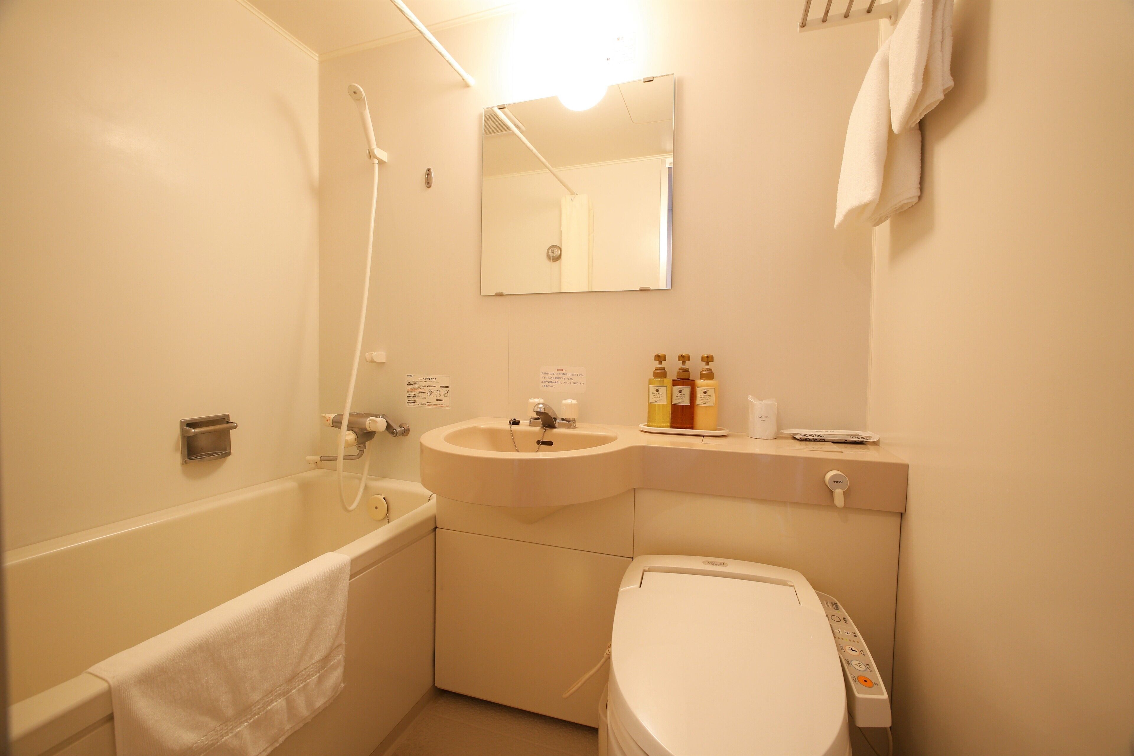 Basic Single Room | Bathroom | Combined shower/tub, hair dryer, slippers, towels