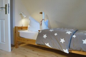 5 bedrooms, iron/ironing board, travel cot, free WiFi - Country house Esper location (Ostseebad-Prerow)