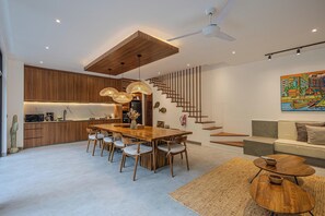 House - Exquisite 5BR Modern Villa 400m From the Ocean (Seminyak)