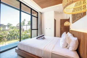 5 bedrooms - Refined 5BR Contemporary Villa 400m to the Beach (Seminyak)