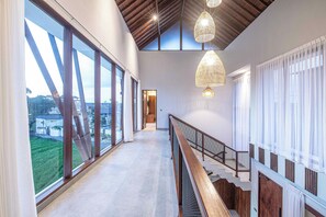 5 bedrooms - 5-br Beach Villa in Canggu Overlooking Rice Fields (Canggu)