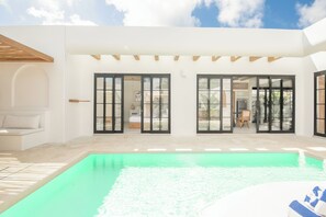 A modern house with a swimming pool, large sliding glass doors, and a patio area. - Modern 2br Uluwatu Villa 2mins to Beach (Pecatu)