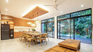 House - Designer 5br Villa 400m to Caf del Mar (Seminyak)