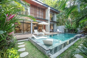 Villa | 5 bedrooms - Designer 5br Villa 400m to Caf del Mar (Seminyak)