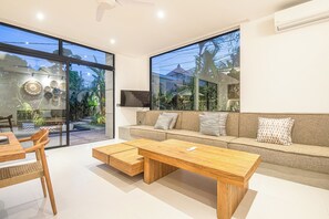 House - Elegant 5BR Modern Villa Steps From Caf Del Mar (Seminyak)