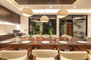 5 bedrooms - Exquisite 5BR Canggu Villa Steps From the Beach (Canggu)