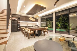 5 bedrooms - Exquisite 5BR Canggu Villa Steps From the Beach (Canggu)