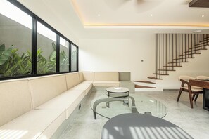 Room - Enchanting 5BR Canggu Villa Moments to Sea (Canggu)