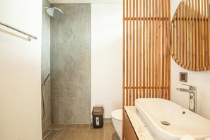 House, Smoking - Enchanting 5BR Canggu Villa Moments to Sea (Canggu)
