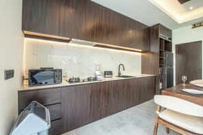 House - Sophisticated 5-br Canggu Retreat Near Beach (Canggu)