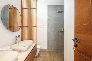 House - Sophisticated 5-br Canggu Retreat Near Beach (Canggu)