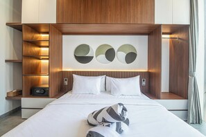 5 bedrooms - Tropical Elegance 5BR Canggu Villa Near Beach (Canggu)