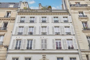 Exterior - The Upper Marais Superb apartment for 8 people (Paris)