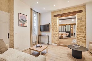 Smart TV, offices - The Upper Marais Superb apartment for 8 people (Paris)