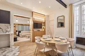 Dining - The Upper Marais Superb apartment for 8 people (Paris)