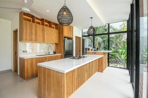 House - Exquisite 6BR Canggu Villa 400m to Pristine Beach (Seminyak)