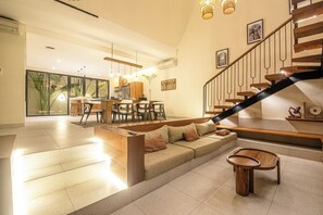 House, Smoking - Elegant 4BR Seminyak Villa 10min From the Shore (Seminyak)
