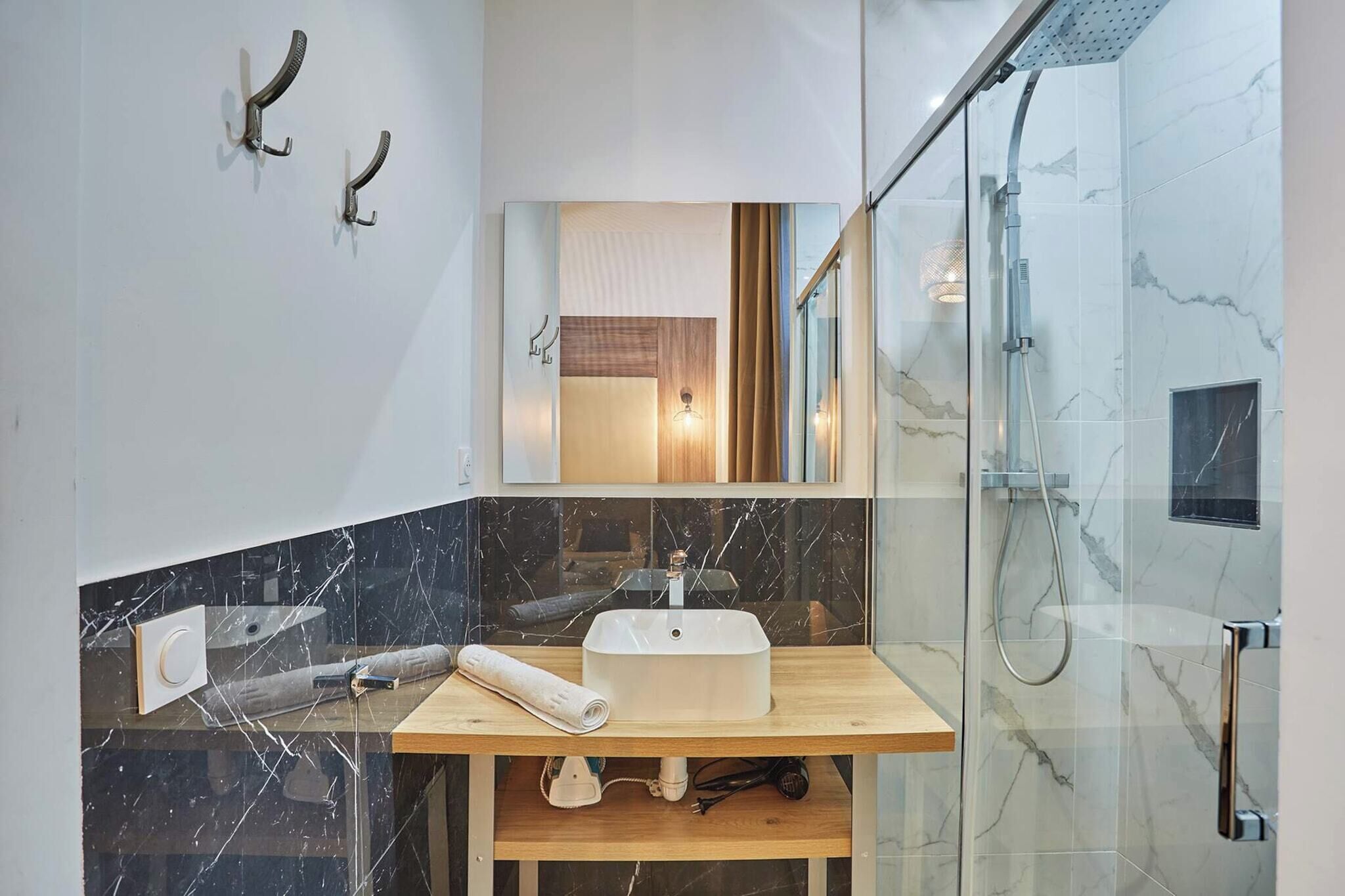 Dusche, Haartrockner, Handtücher