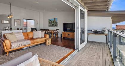 East End Escape - prime location just moments from the Scenic Coastal Walkway