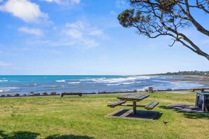 Property grounds - East End Escape - prime location just moments from the Scenic Coastal Walkway (New Plymouth)