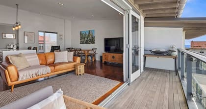 East End Escape - prime location just moments from the Scenic Coastal Walkway