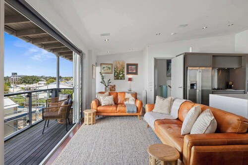 East End Escape - prime location just moments from the Scenic Coastal Walkway