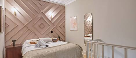 Iron/ironing board, bed sheets