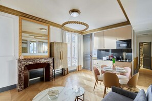Interior - Superb AC- 1BDR Ave Montaigne - Arc de Triomphe by Studio Prestige (Paris)