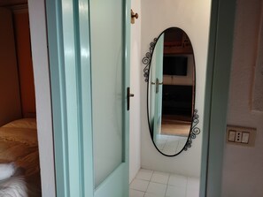 Bügeleisen/Bügelbrett, WLAN, Bettwäsche