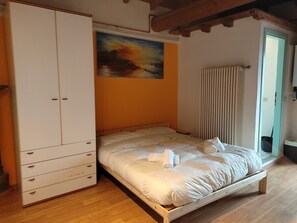 Bügeleisen/Bügelbrett, WLAN, Bettwäsche