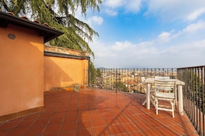 Outdoor dining - La Terrazza Sulla Città - Immobili e Soluzioni (Bergamo)