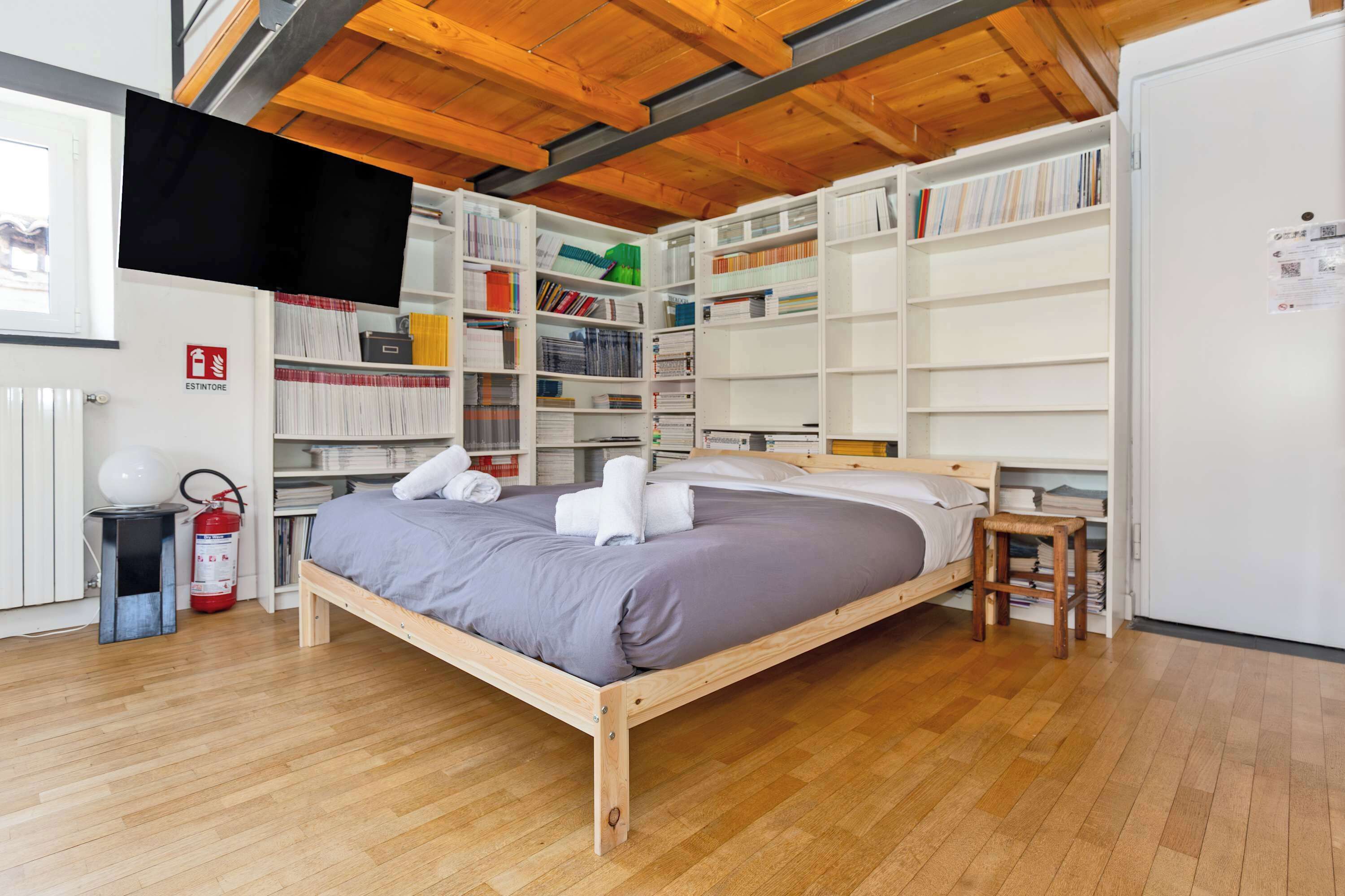 Skrivebord, strygejern/strygebræt, Wi-Fi, sengetøj