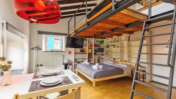 Skrivebord, strygejern/strygebræt, Wi-Fi, sengetøj