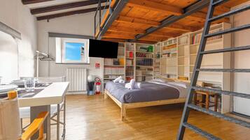 Desk, iron/ironing board, WiFi, bed sheets