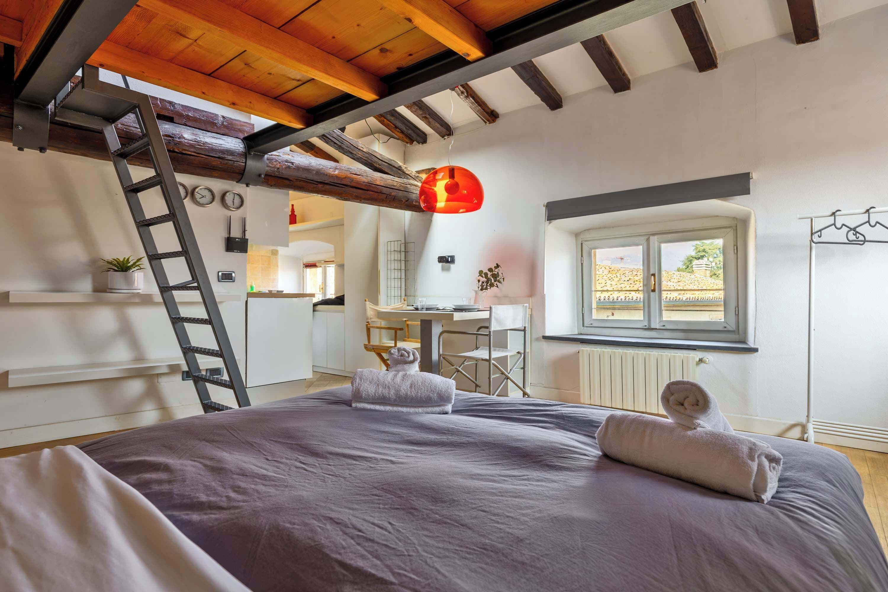 Desk, iron/ironing board, WiFi, bed sheets