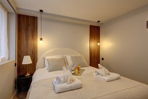 2 bedrooms, desk, iron/ironing board, bed sheets - Sublime AC Apartment Eiffel Tower Champs de Mars (Paris)