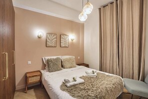 2 Schlafzimmer, Schreibtisch, Bügeleisen/Bügelbrett, Bettwäsche