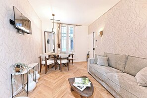 Smart TV, offices - New flat with AC Porte Maillot/Arc de Triomphe (Paris)