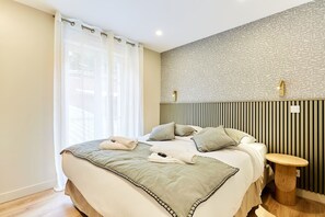 1 bedroom, desk, iron/ironing board, travel cot - Superb apartment Center of Paris (Paris)