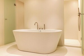 Shower, hair dryer, towels - Charming apartment with AC - Le Marais (Paris)